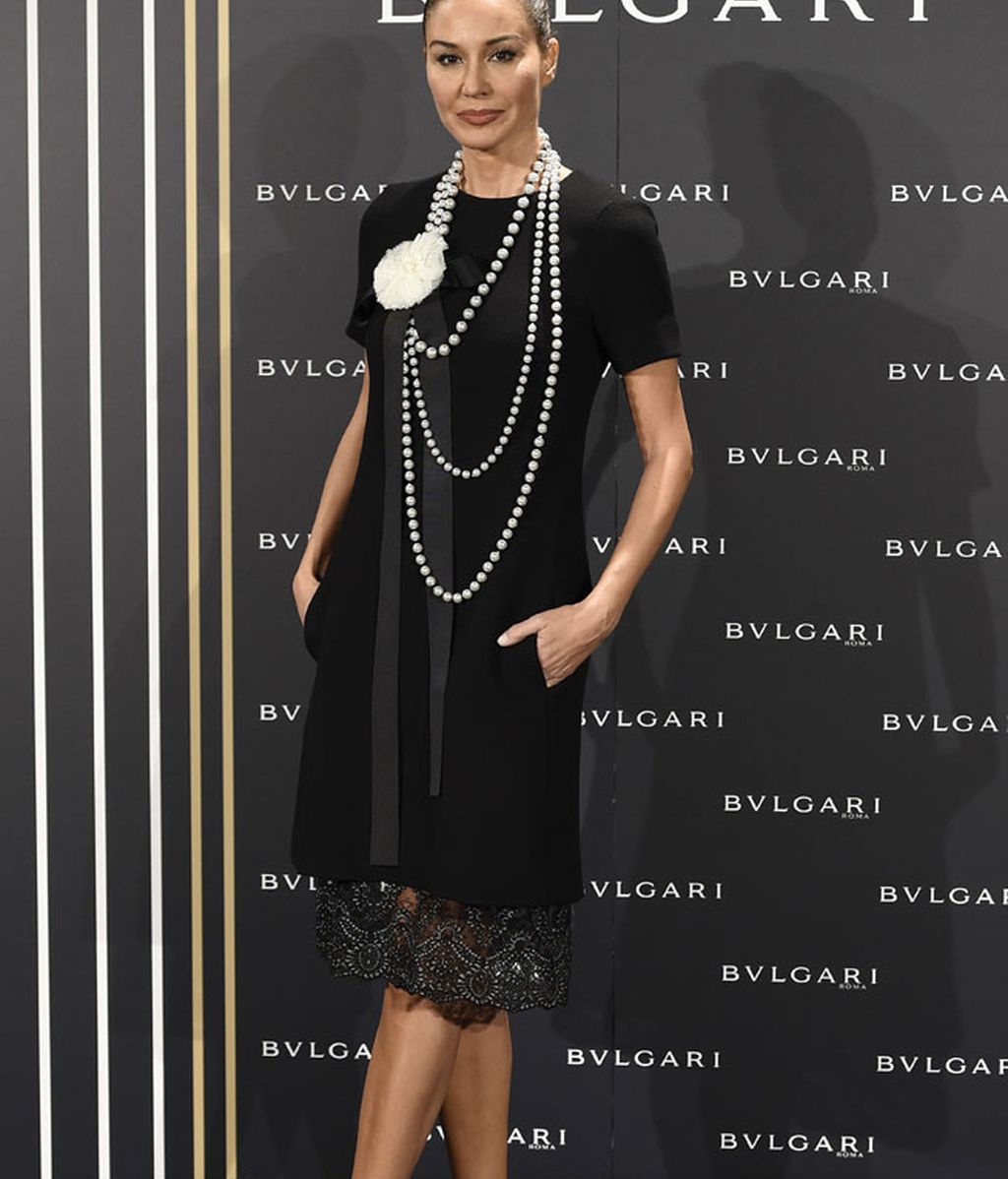 Juncal Rivero, negro y perlas