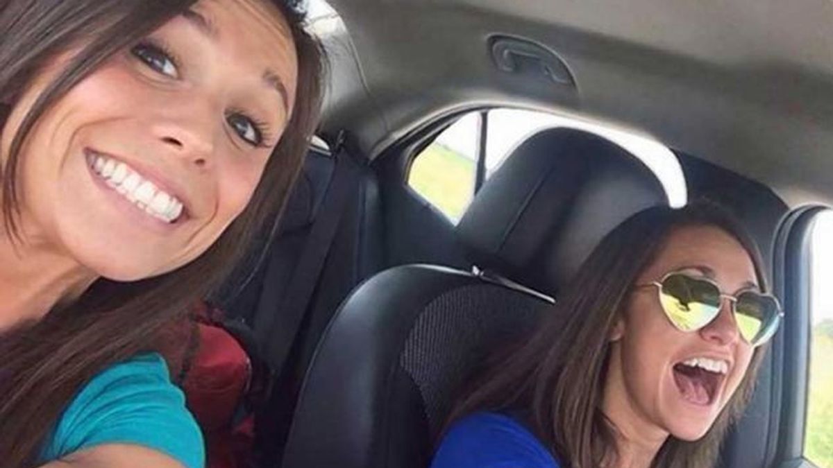 Muere en un accidente de tráfico después de hacerse un selfie con la conductora