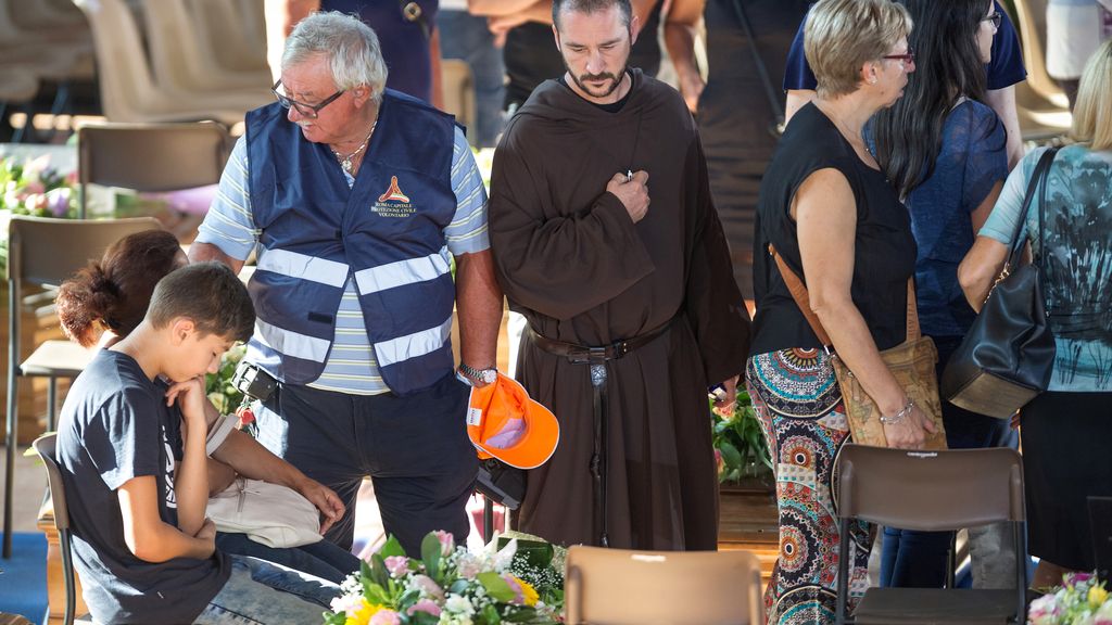 El presidente de Italia acude al funeral de las víctimas del terremoto