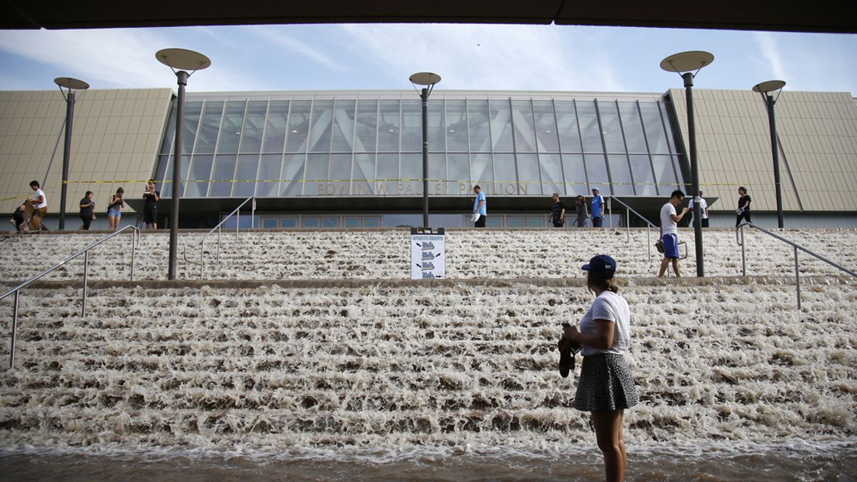 Inundaciones en la universidad de Los Angeles