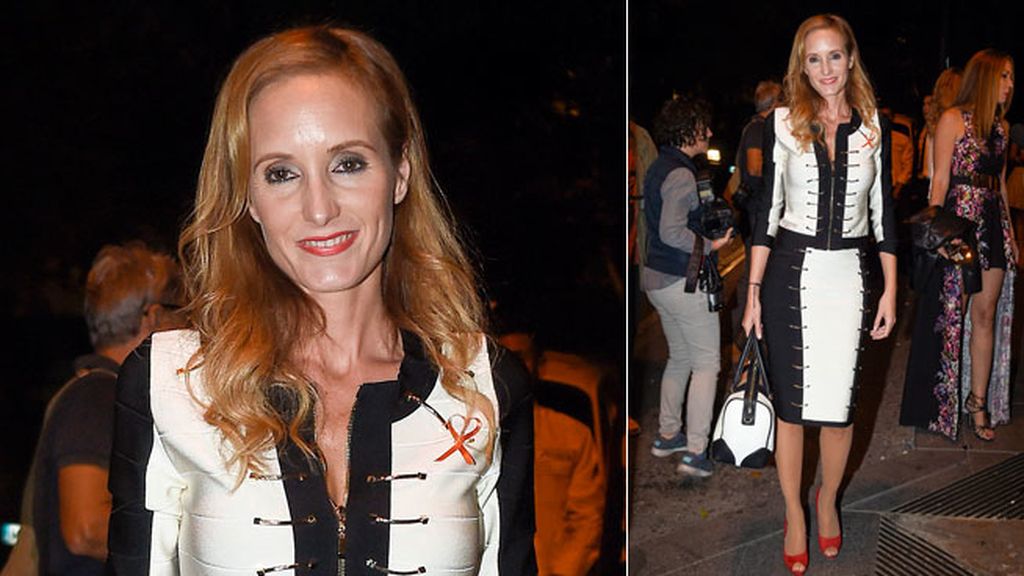 La modelo Sandra Ibarra con un dos piezas blanco y negro