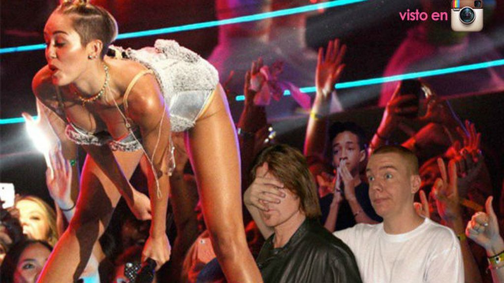 Una de las más divertidas, PeejeT le tapa los ojos a Papá Cyrus durante una de las actuaciones de su polémica hijita