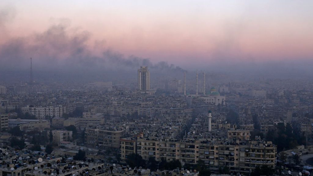 Alepo, la capital de la provincia de Siria destruida por las bombas