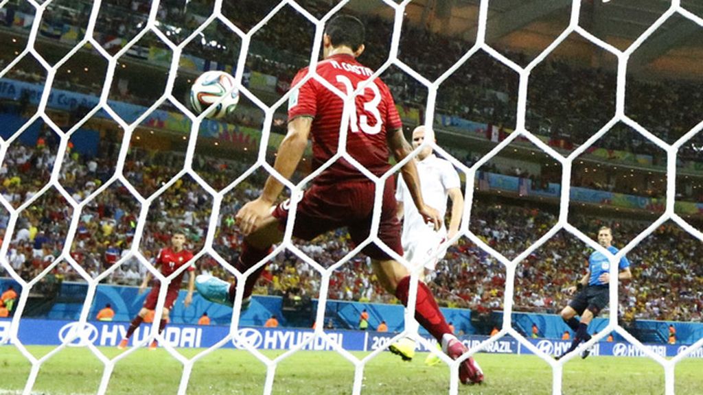 Ricardo Costa le sacó una imposible a Bradley