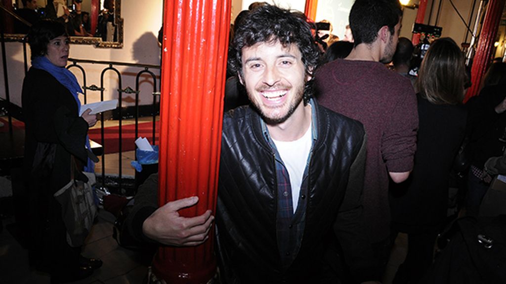 Javier Pereira llegando al concurrido segundo aniversario de "La Llamada"