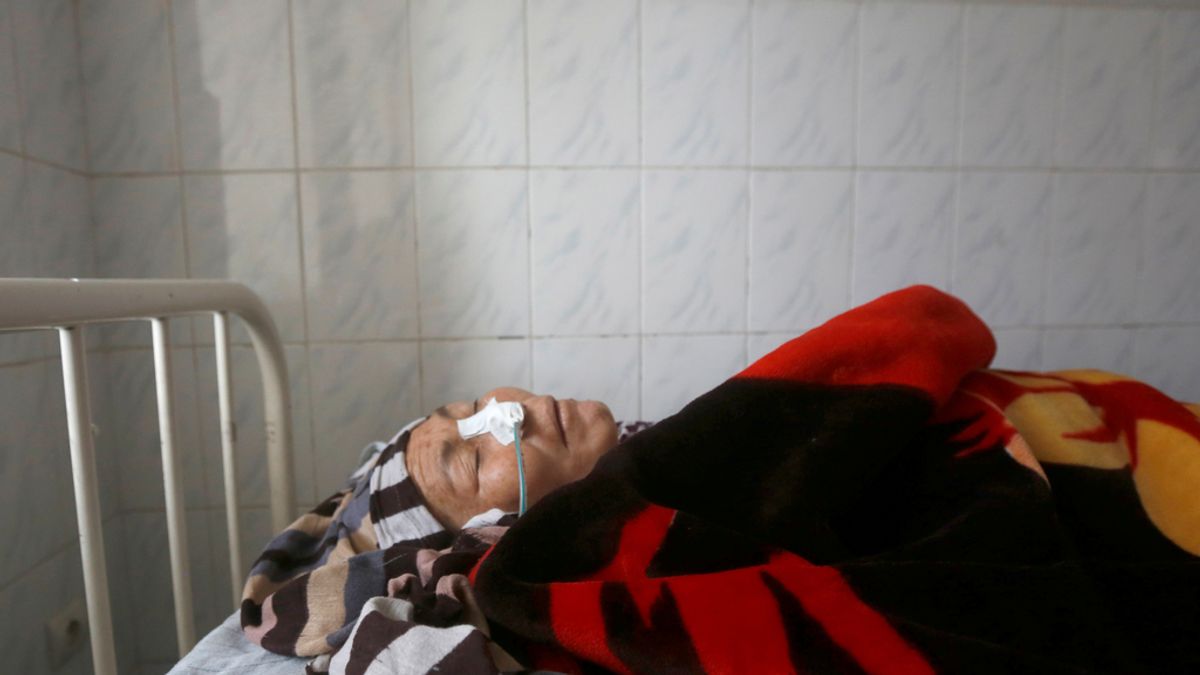 Una mujer herida en un atantado en Kabul