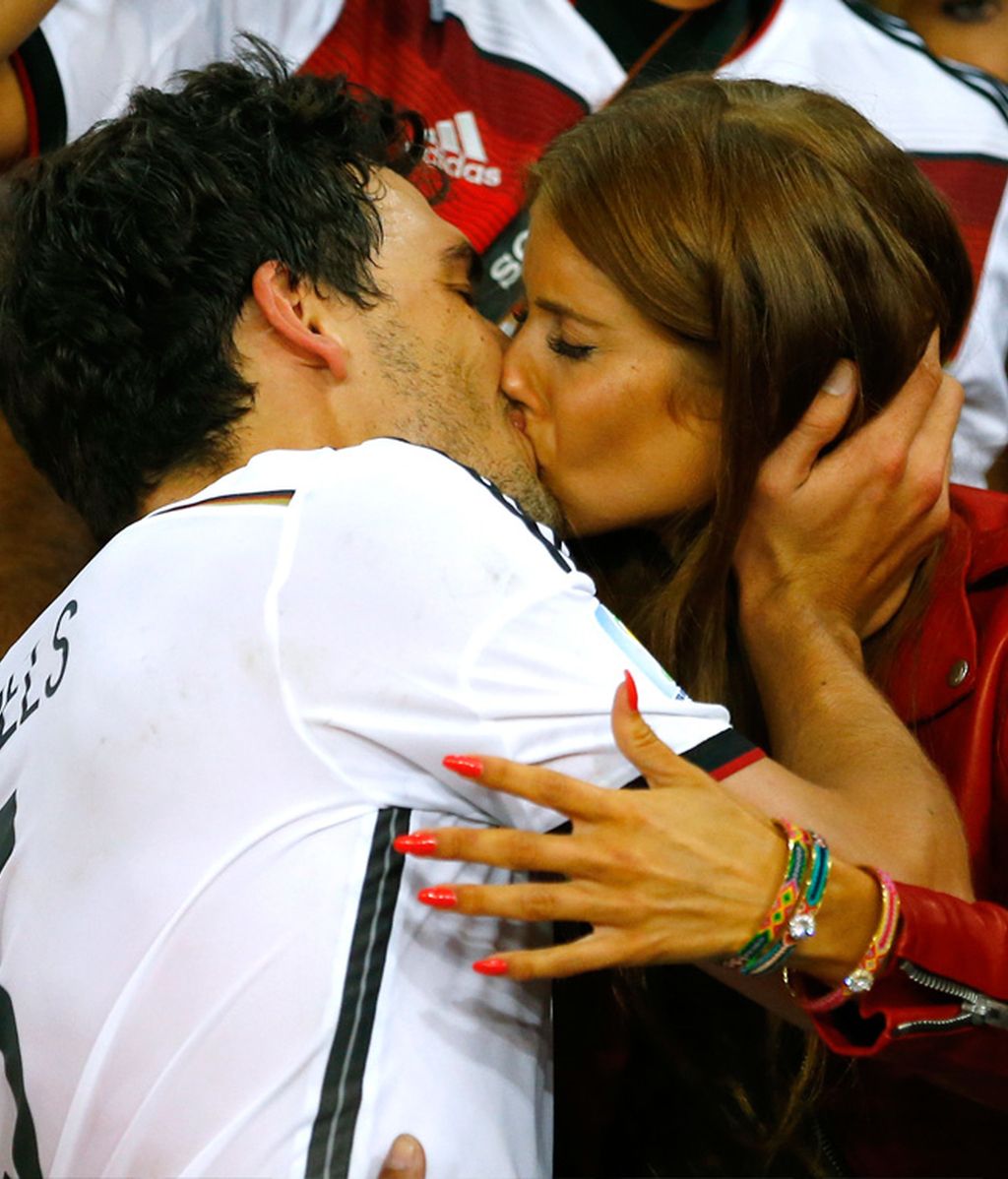 Hummels y Cathy Fischer se dieron el beso de los campeones