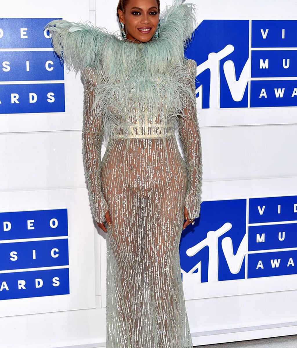 Beyoncé con Blue Ivy, Kim, Britney, Nicki, Naomi... las chicas no faltan a los 'MTV'