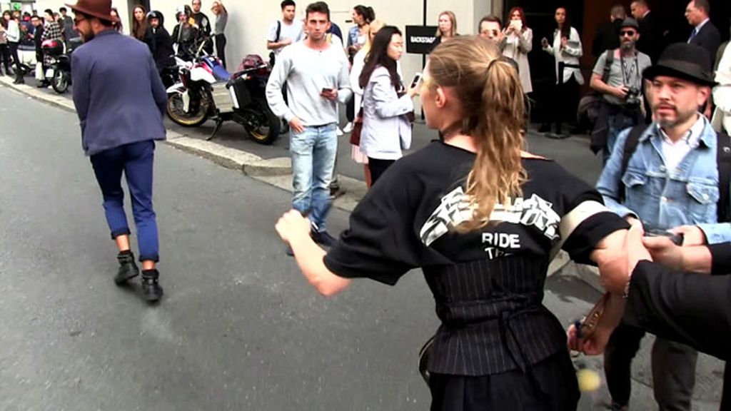 El hombre la agarró en la calle a la salida de un desfile en Milán