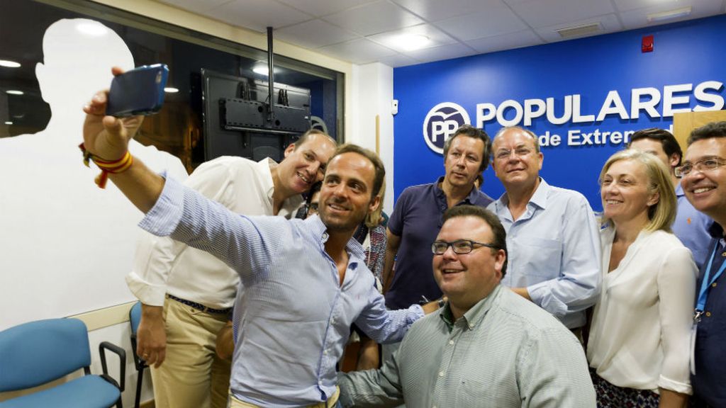 'Selfie' de celebración de los populares