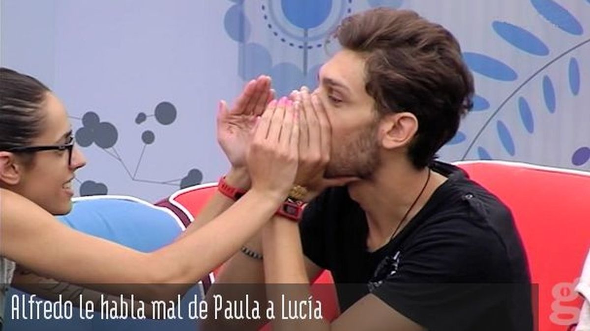 Alfredo le habla mal de Paula a Lucía