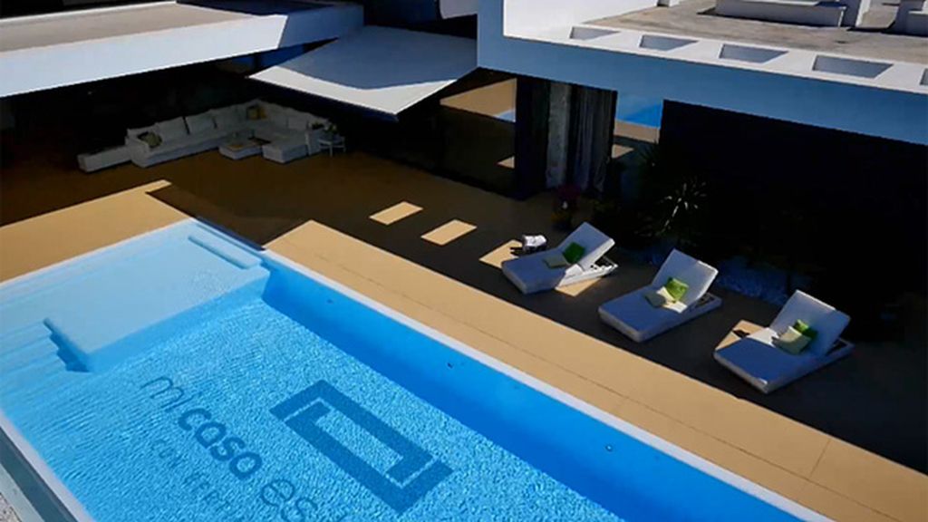 La actriz enseña su hogar a Fabiola