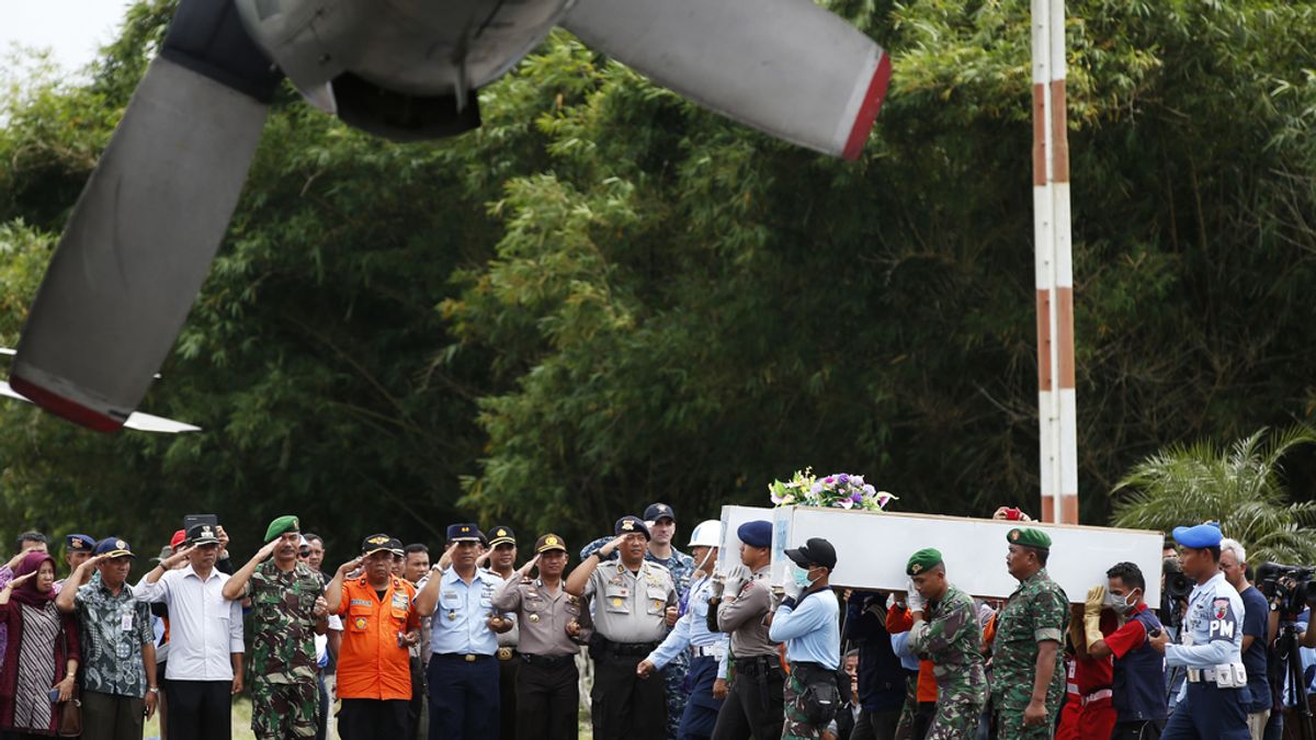 El Gobierno indonesio indica que el avión desaparecido de AirAsia no tenía permiso de vuelo