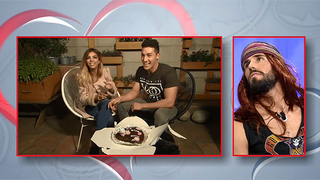 Fabián le prepara a Ana una tarta de ‘Hello Kitty‘