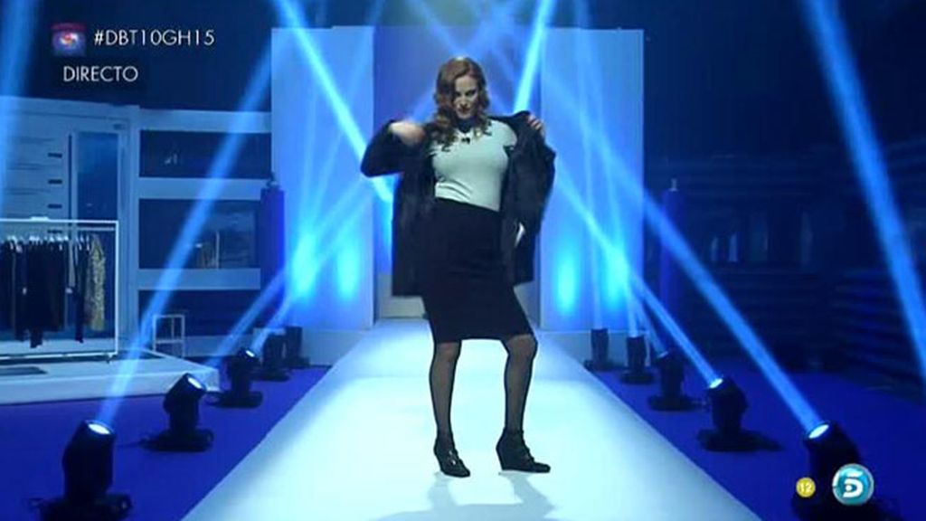 Los finalistas aplauden y piropean a los "modelos"