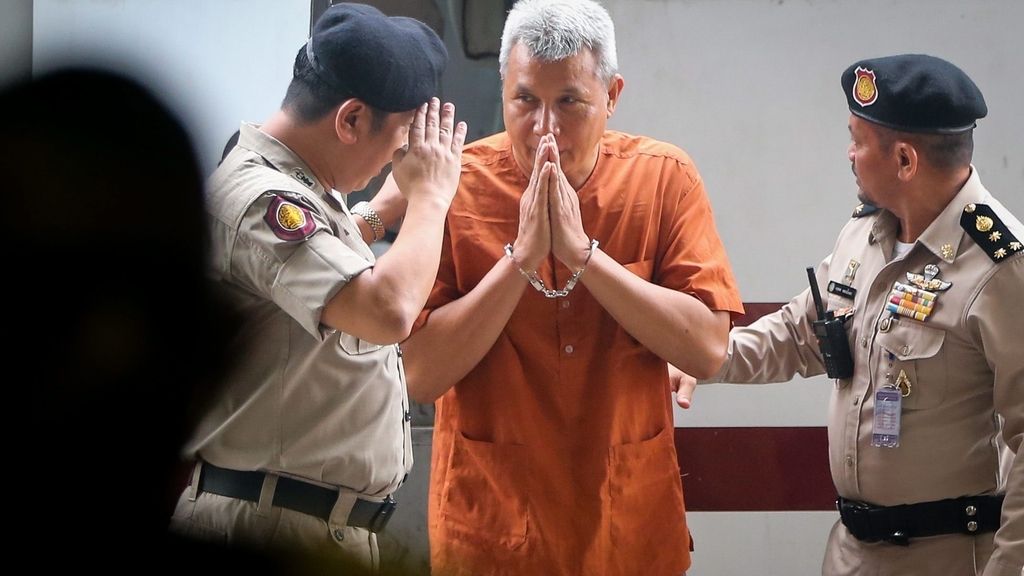 Artista tailandés en juicio por alta traición