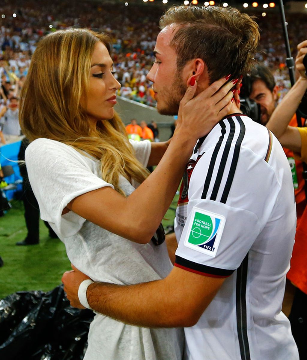 El goleador Götze fue a buscar a su novia Ann-Kathrin