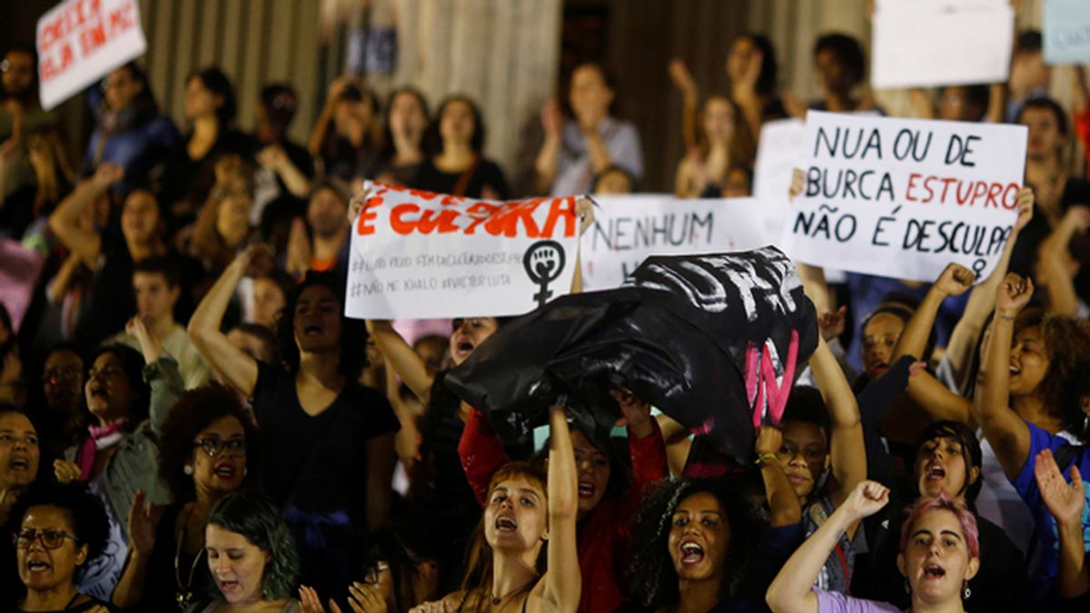 Manifestación en Río de Janeiro en protesta por una violación en grupo en esta ciudad brasileña