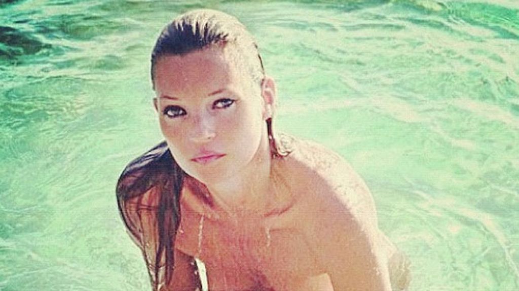 Kate Moss luce topless a los 40