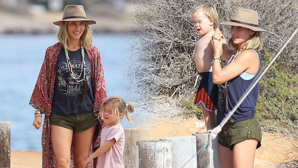 Baños y juegos en familia en el Mediterráneo