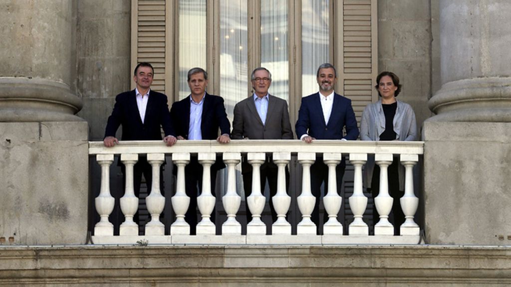 Candidatos a la alcaldía de Barcelona posan juntos