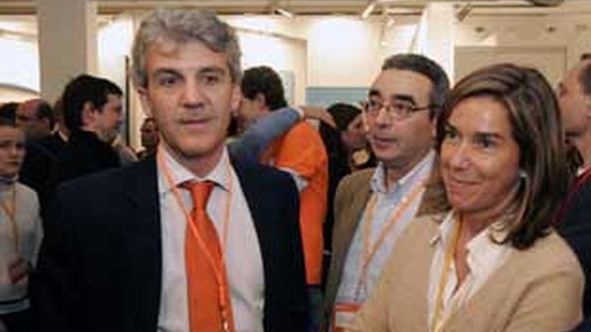 Gerardo Galeote, eurodiputado del PP, junto a Ana Mato, vicepresidenta de Organización del partido, en una imagen de archivo.