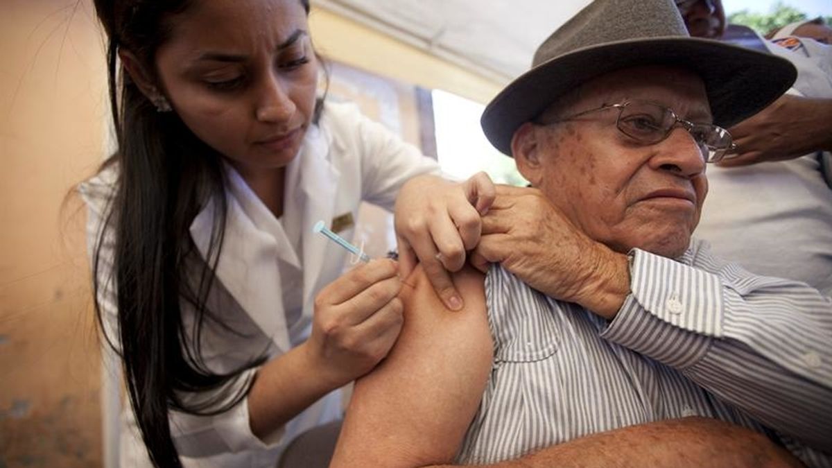 La vacuna contra la gripe reduce un 70% el absentismo laboral