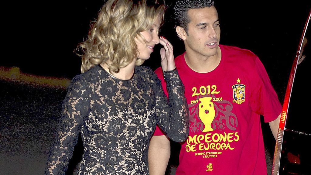 Pedrito y su chica durante la fiesta de la Selección española