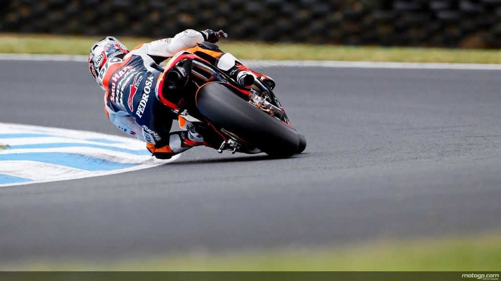 Dani Pedrosa desafía a la gravedad en Phillip Island
