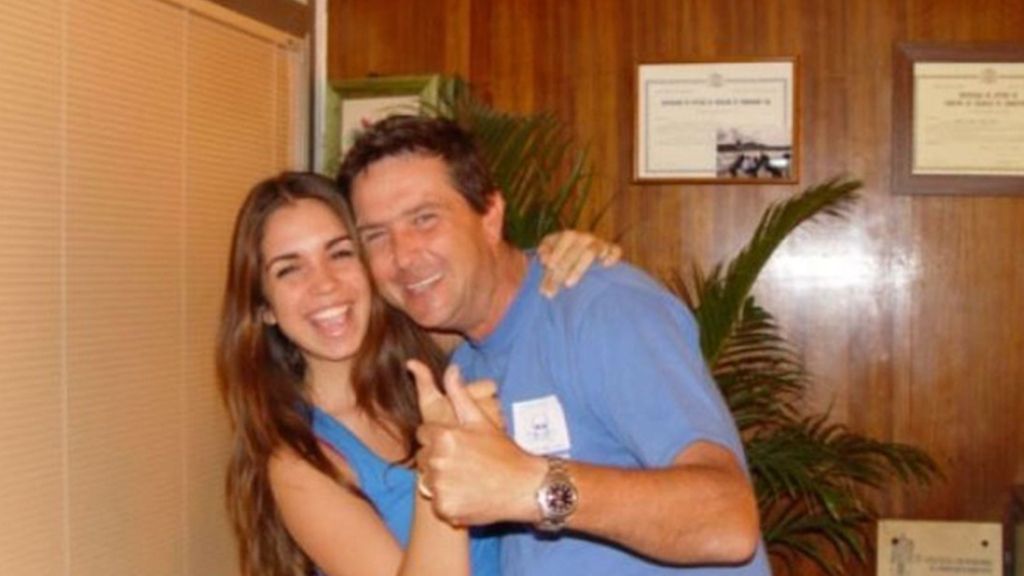 Elena Furiase, encantada de la vida con su carné