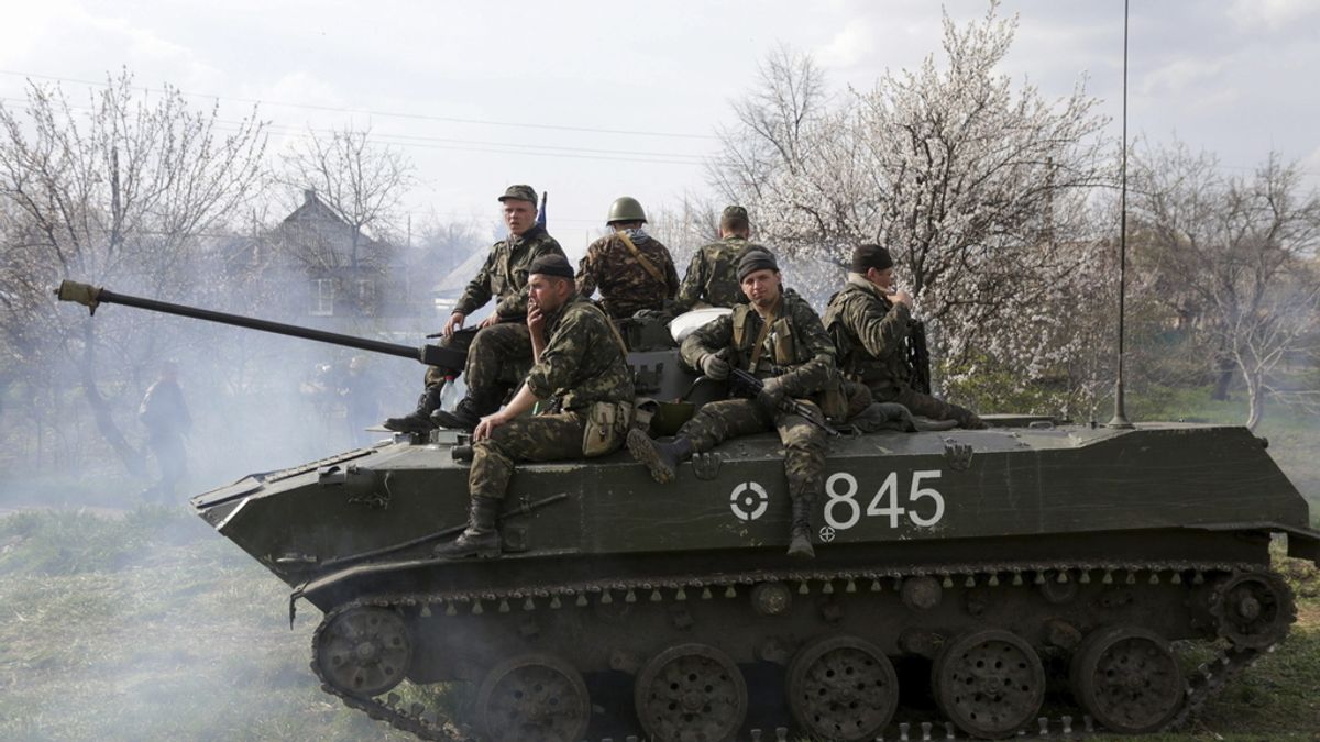 Soldados ucranianos toman posiciones en Kramatorsk