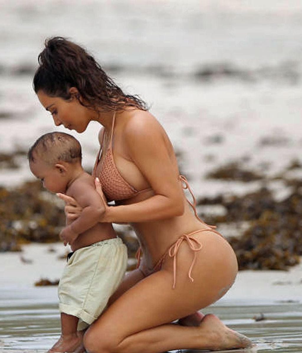 Kim en Punta Mita, México, con sus hijos, North y Saint West