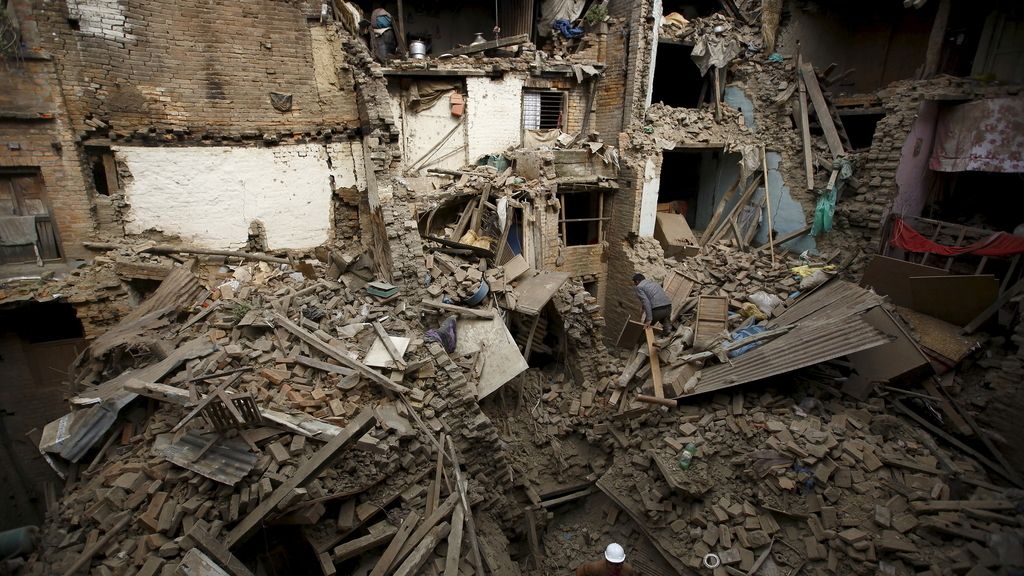 Un terremoto de 7,9 grados en la escala Ritcher sacude Nepal