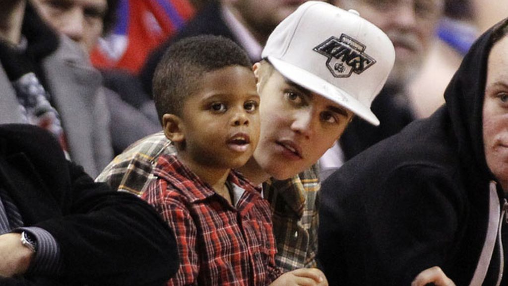 A Justin Bieber le gusta el baloncesto