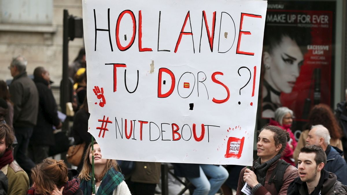 Los jóvenes franceses protesta contra las medias del gobierno
