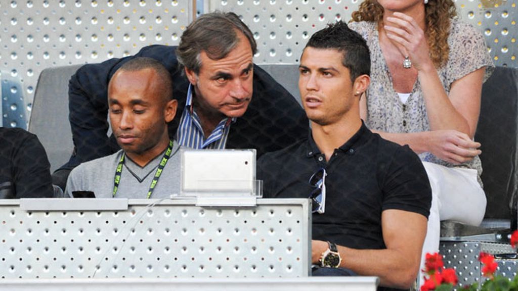 Xabi Alonso lleva a su hijo Jon al tenis y Cristiano va sin Irina