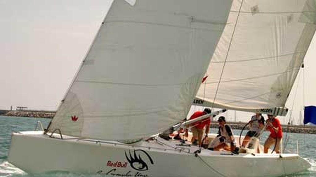Las chicas durante una de las jornadas de vela