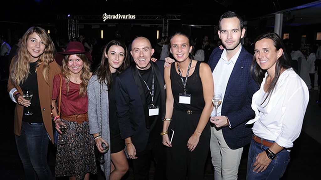 Parte del equipo de Stradivarius en plena celebración