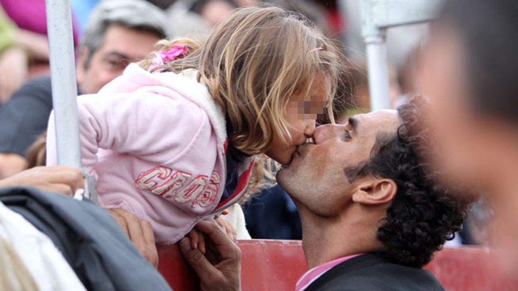 El torero Oscar Higares y su hija India