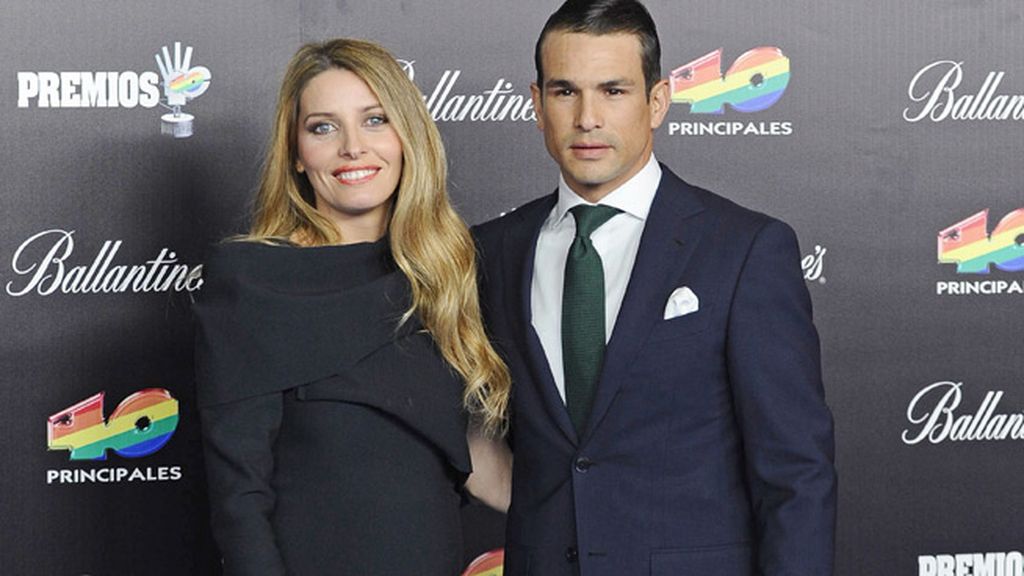 José Mari Manzanares (impecable) con su mujer, Rocío Escalona