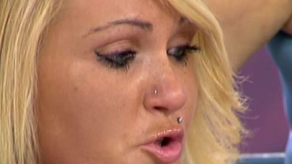 Saray no puede contener las lágrimas