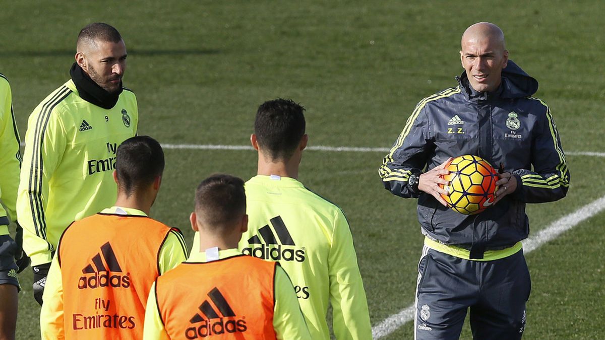 Zidane en el entrenamiento previo al enfrentamiento contra el Betis