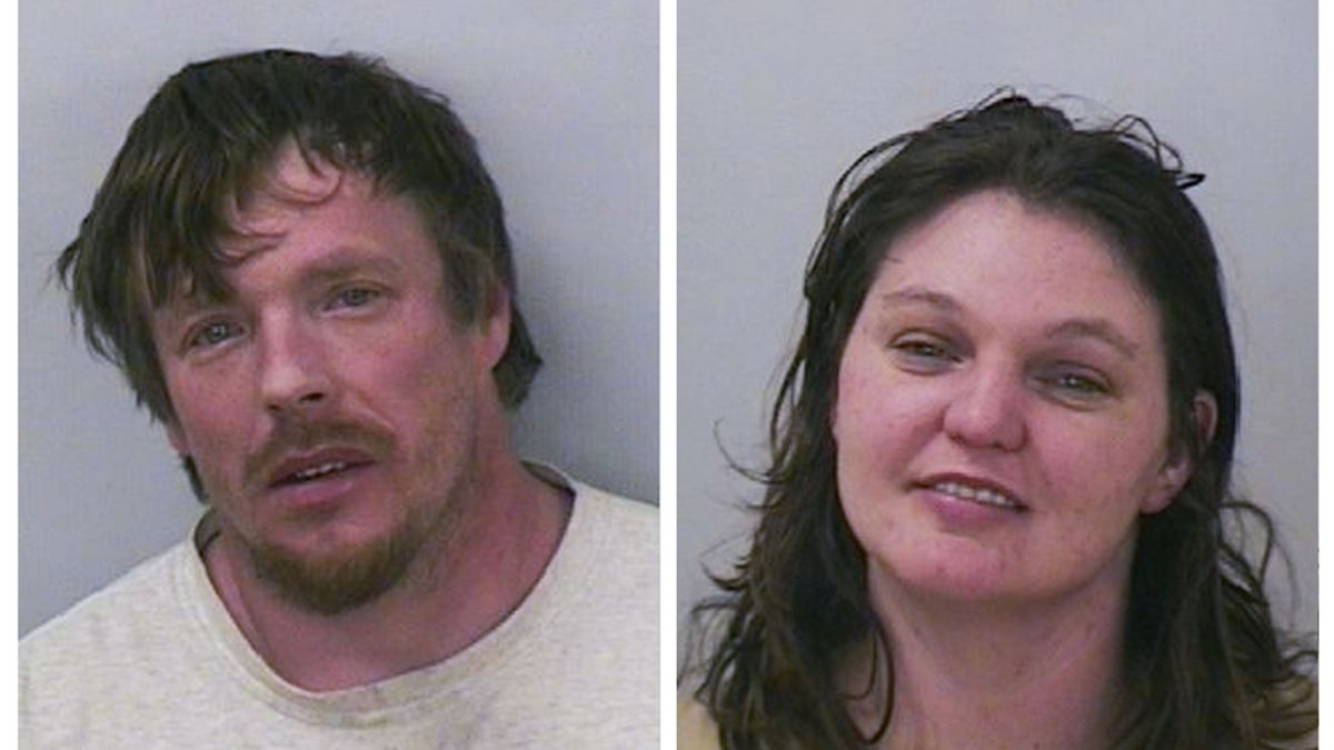 Una pareja deja que su hija de nueve años conduzca porque iban borrachos