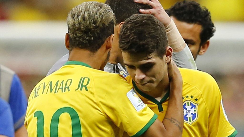 Consoló como pudo a sus compañeros tras la derrota