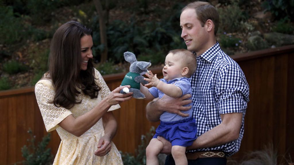 Así lo ha gozado el príncipe George en su primera visita al zoo con sus padres