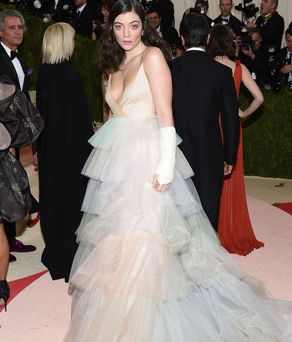 Lorde con vestido de Valentino