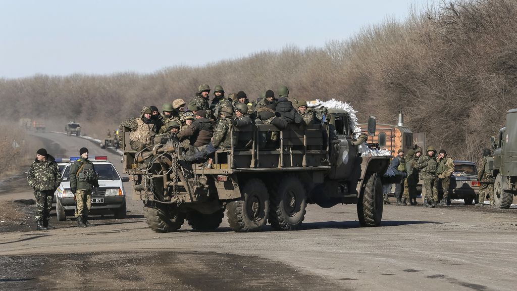 Las tropas de Ucrania se retiran de Debaltseve Las tropas de Ucrania se retiran de Debaltseve