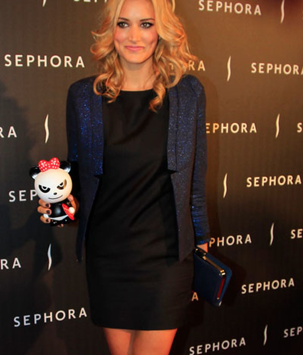 Amaia Salamanca vuelve de visita a España