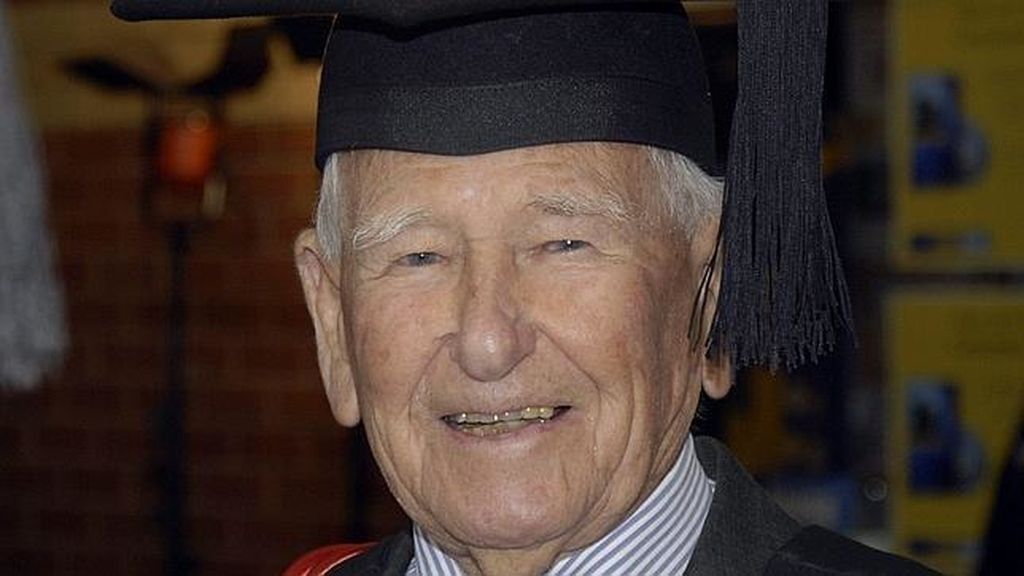 El graduado universitario más viejo del mundo El graduado universitario más viejo del mundo