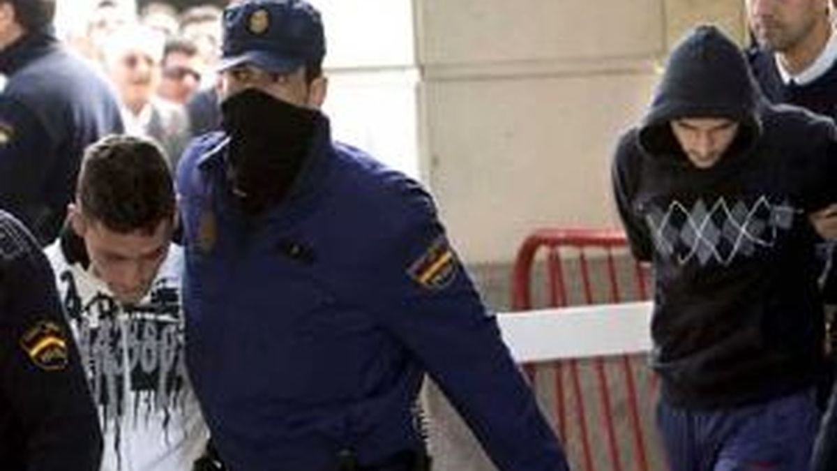 Los detenidos por el asesinato de Marta llegan a los juzgados. Foto: EFE